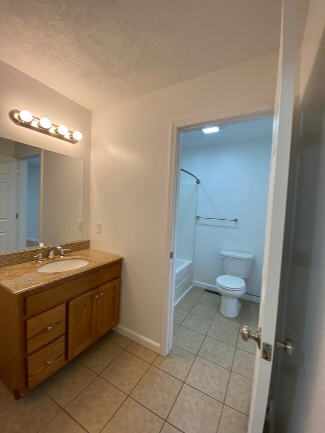 Building Photo - 204 Betsinger Rd