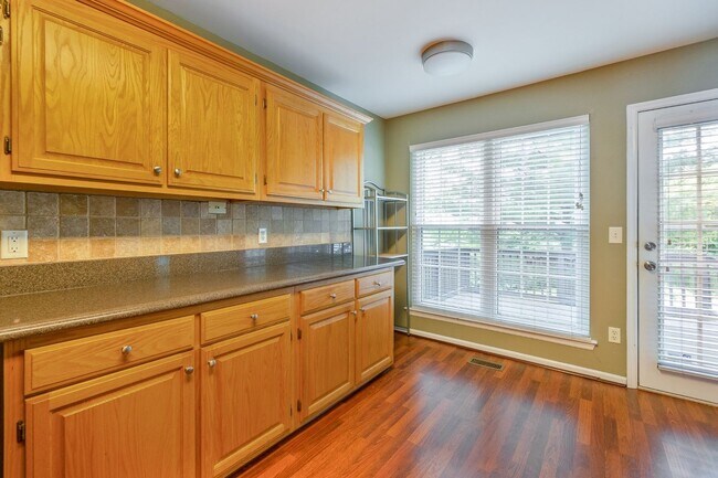 Building Photo - 7037 Mooreland Ct