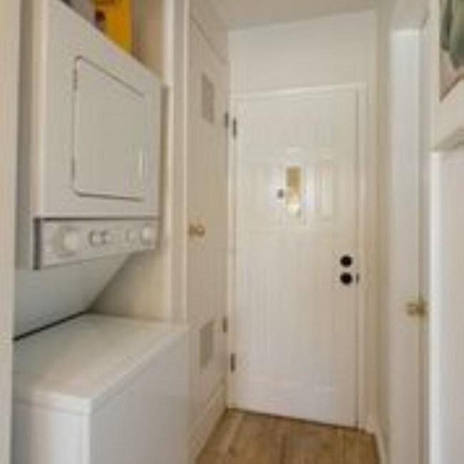 Laundry Room - 934 Calle Cortita