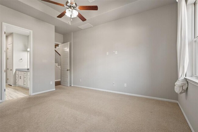 Building Photo - 2909 Zelma Dr