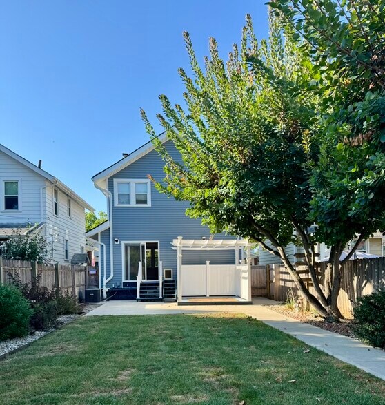 Building Photo - 402 Southwood Ave