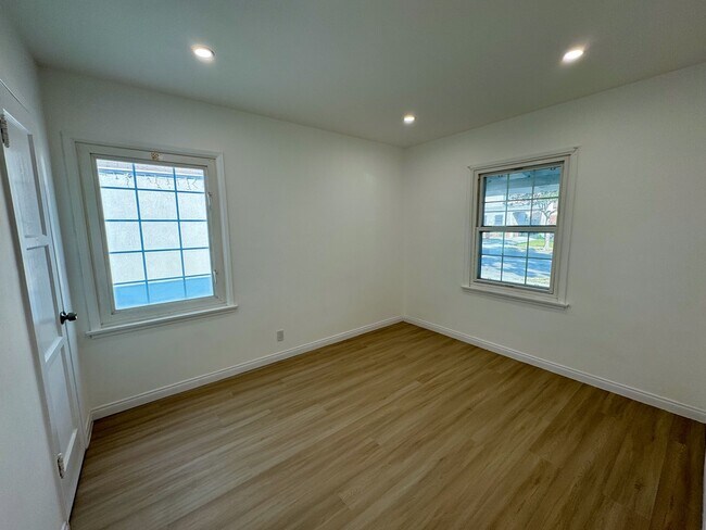 Building Photo - 10419 S Gramercy Pl