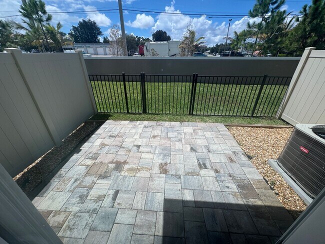 Building Photo - 930 Paddleboard Ct