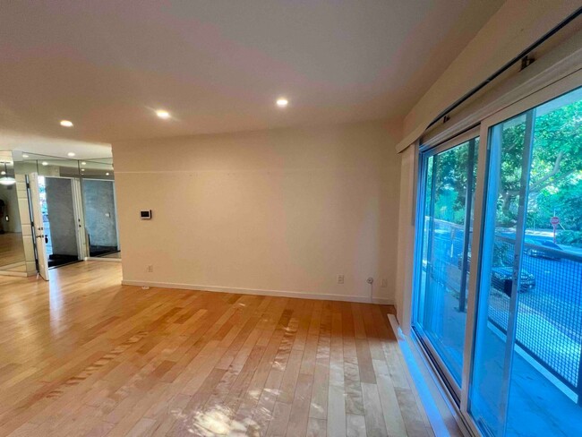 Building Photo - Mesmerizing 2-bedroom, 2-bath condominium ...