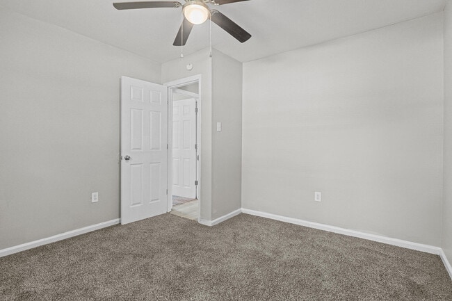 Building Photo - 3630 Columbine Dr