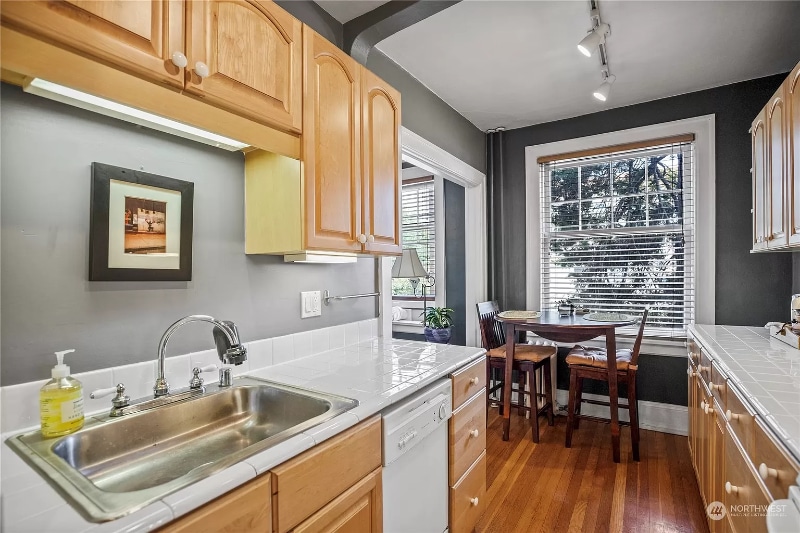 Building Photo - 321 Boylston Ave E