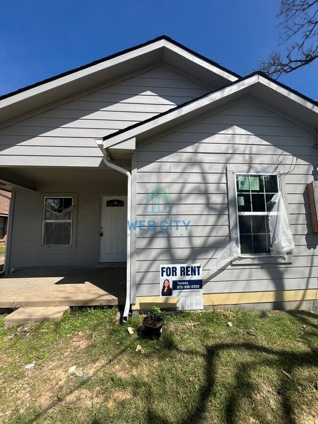 Building Photo - 9511 Laneyvale Ave
