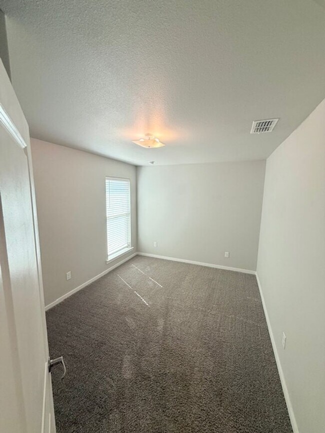 Building Photo - Upland Heights- 7055