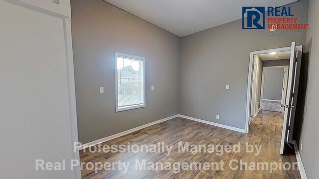 Building Photo - Adorable 3 BD/1 BA Recently Update in the ...