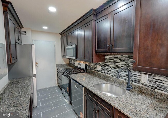 Building Photo - 1900 Lyttonsville Rd