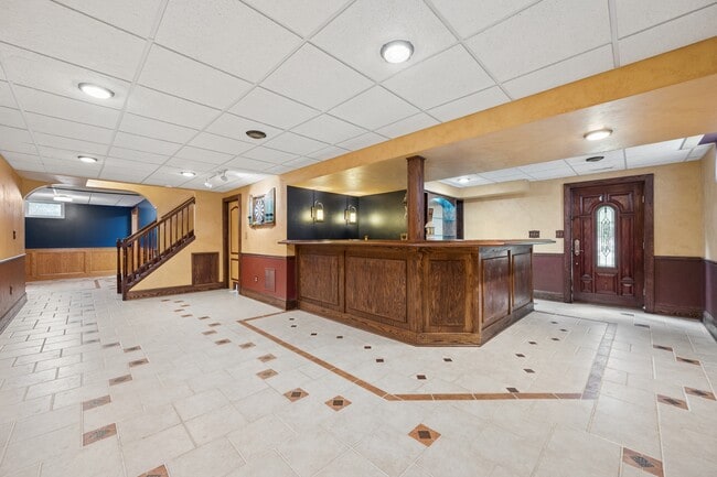Building Photo - 5562 Sponseller Ct