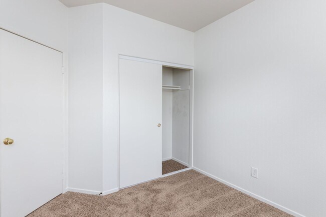 Building Photo - *Special* 3 bedroom townhome located In Rancho Carrillo!