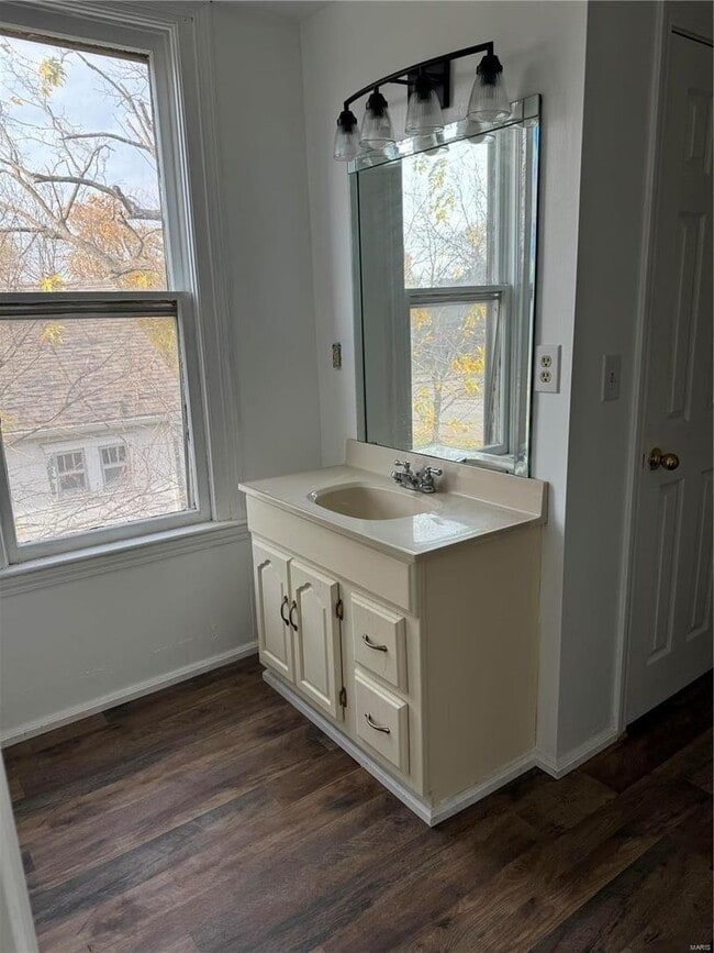 Building Photo - 3 Bed 2 Bath House For Rent