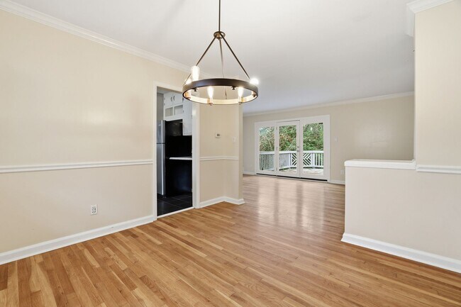 Building Photo - Renovated Home in the Heart of Brookhaven