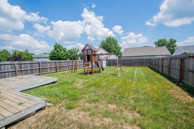 Building Photo - "Charming 3-Bedroom Retreat with 2 Full Ba...