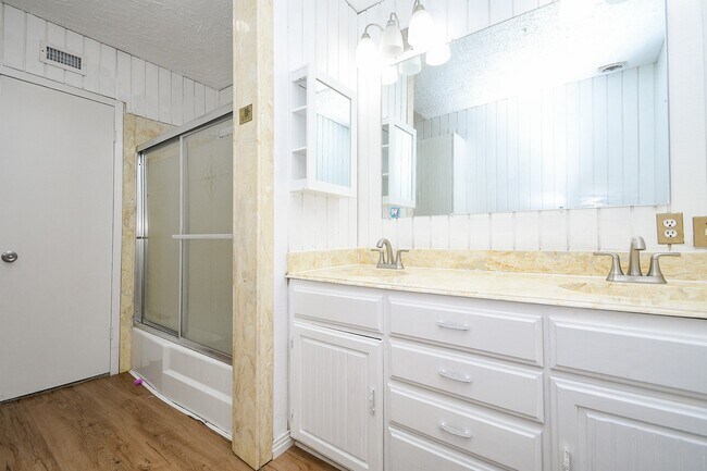 Building Photo - 6111 Fondren Rd