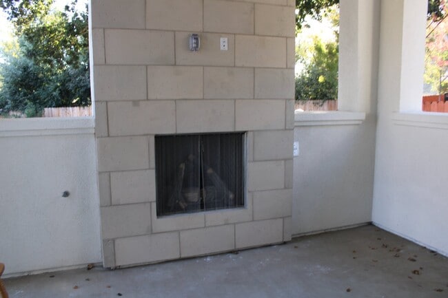 Building Photo - Gorgeous 3 Bedroom, 2 Bath Home in Rural D...