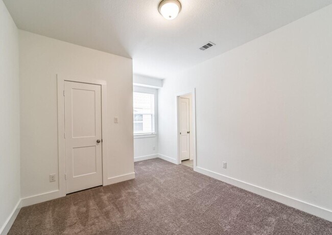 Building Photo - 1531 Crystal Stream Dr