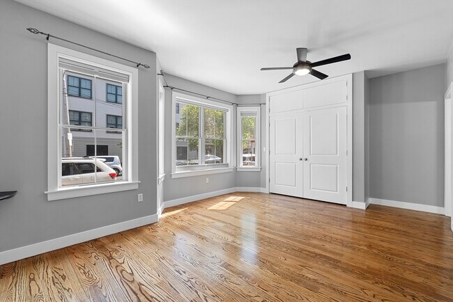 Building Photo - 774 E 3rd St