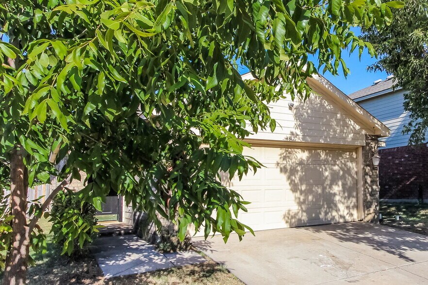Building Photo - 4812 Waterford Dr