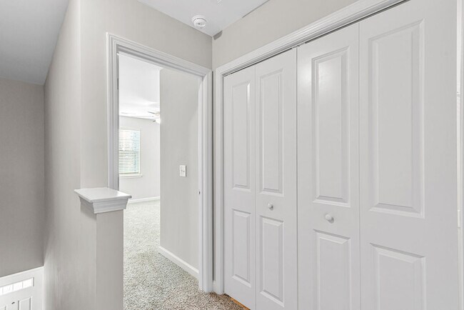 Building Photo - 10 Jaydn Dr W