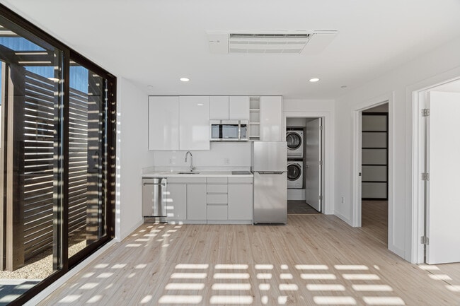Building Photo - 13848 Scenic Crest Cir