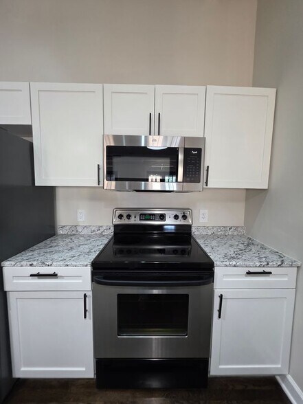 Building Photo - 1611 White Way