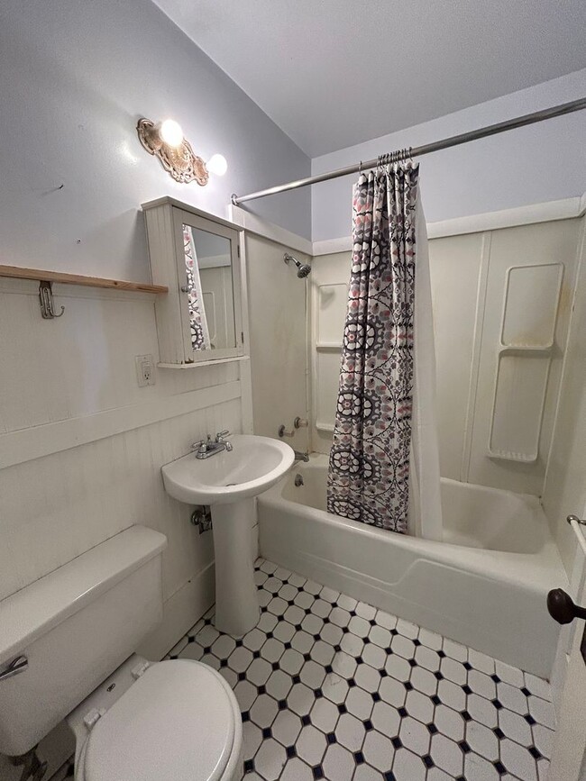Building Photo - Charming Historic 4-Bedroom Home in the He...