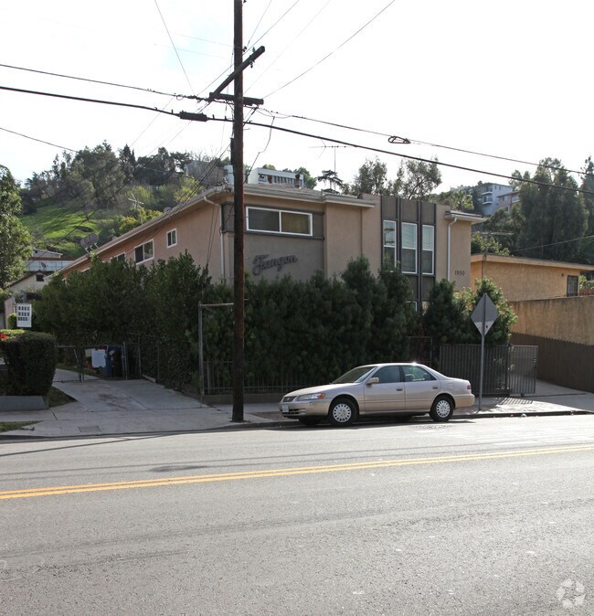 Building Photo - 1950 Echo Park Ave