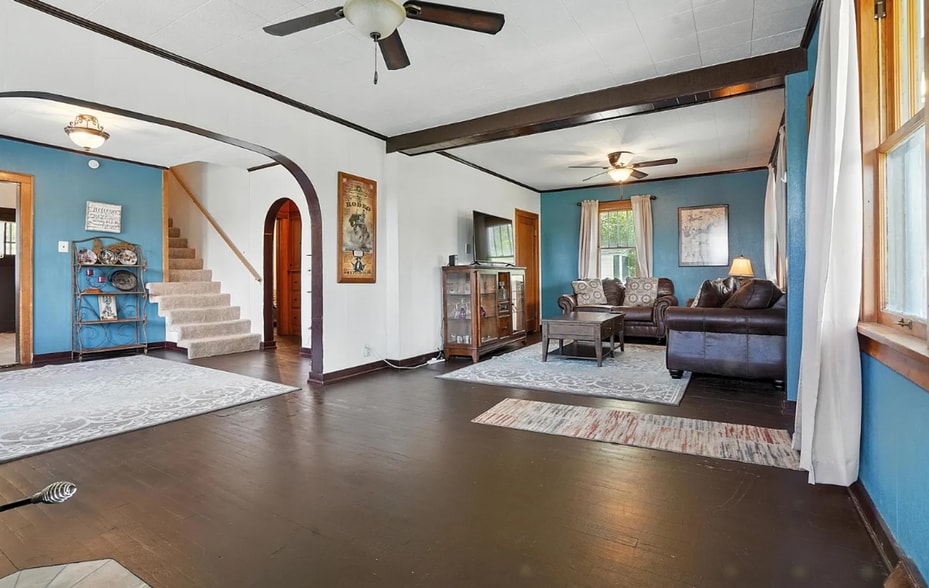 Building Photo - 212 May St