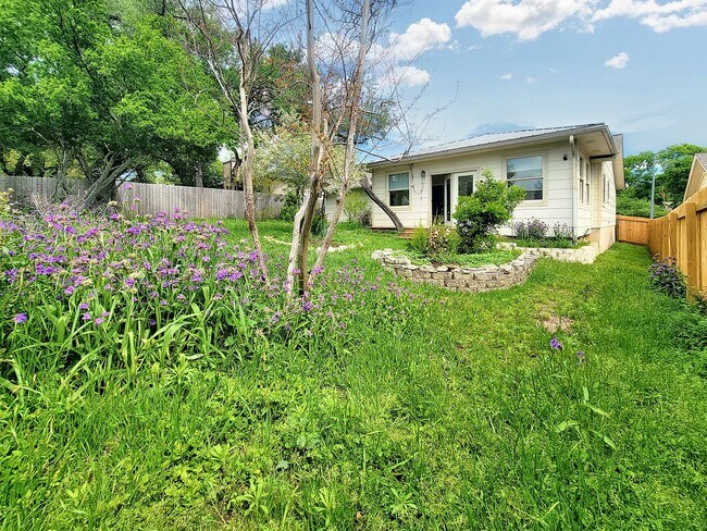 Building Photo - 3/BR 2/BA Single-Level Home with Sunroom a...