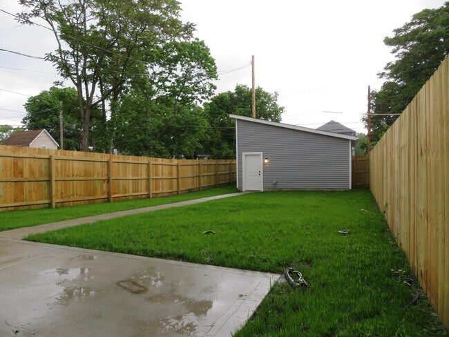 Building Photo - 90 N Princeton Ave