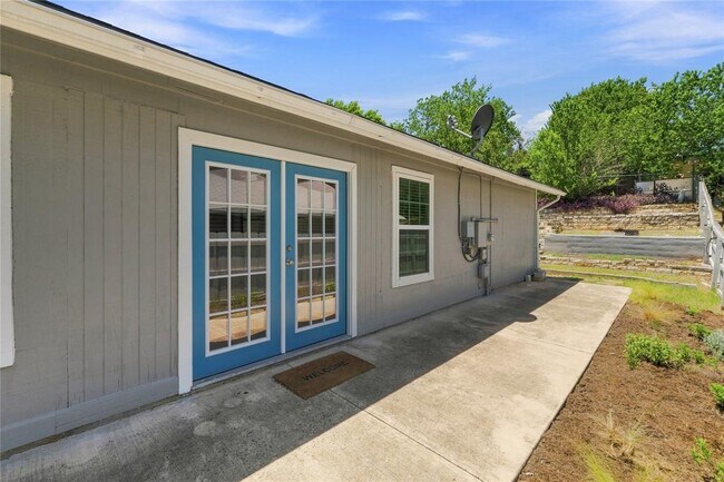 Building Photo - 7000 Shannon Dr