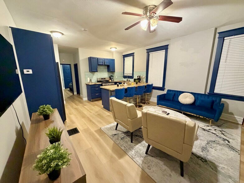 Building Photo - 3235 Itaska St