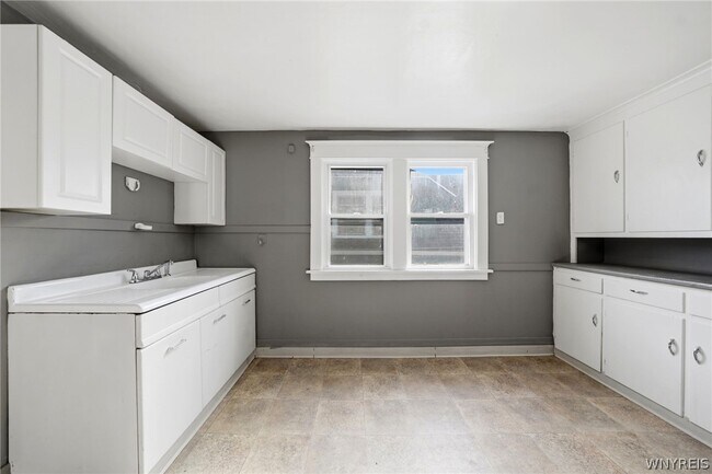 Building Photo - 220 Dartmouth Ave