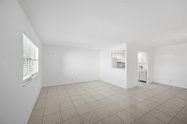 Building Photo - 451 Monaco J