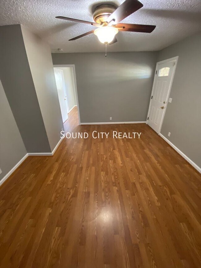 Building Photo - 3533 Albee Dr