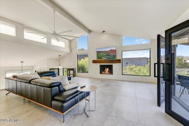 Building Photo - 5801 E Surrey Dr