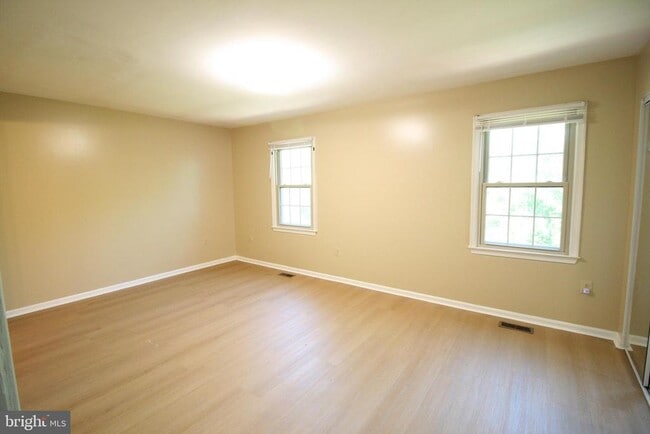 Building Photo - 130 Deer Park Ln