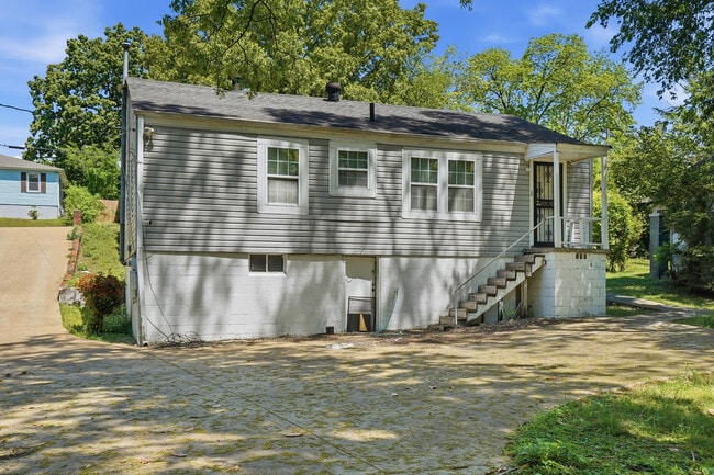 Building Photo - 517 11th Ct W