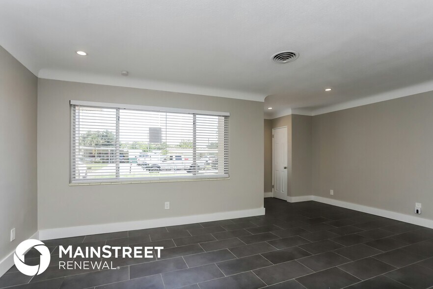 Building Photo - 8464 Hollyhock Ave