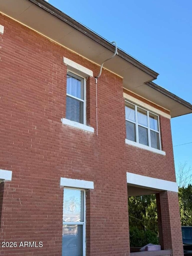 Building Photo - 1165 E 10th St