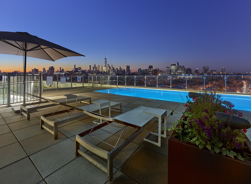 Rooftop Pool with Views of Bew York City - 7 Seventy House