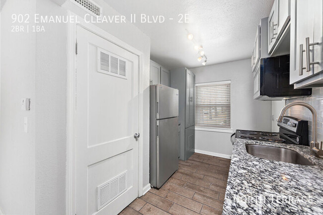 Building Photo - ? Renovated 2BR/1BA Near The Plaza with In...