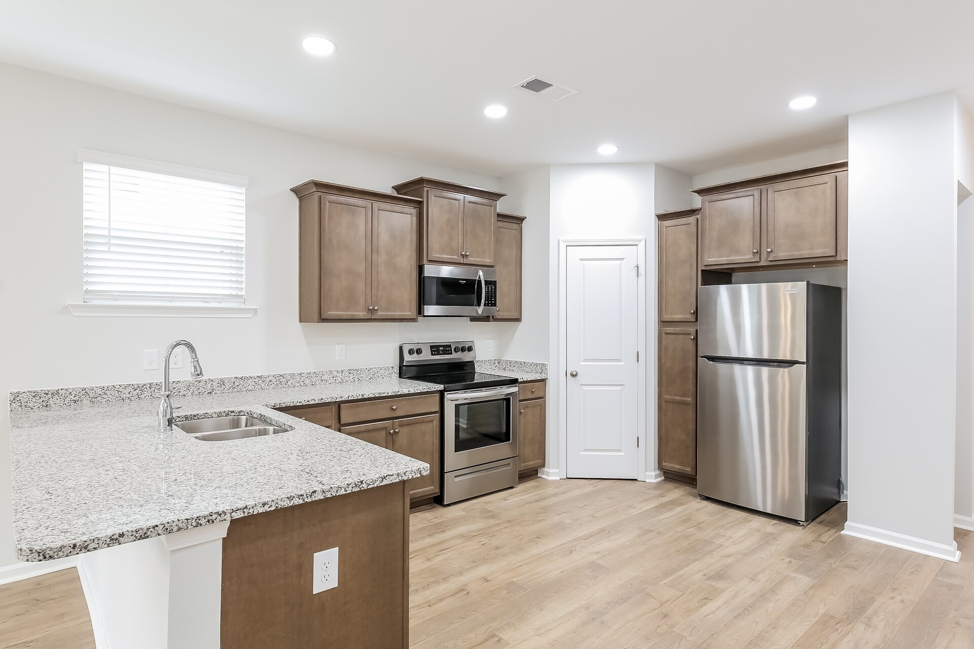 Building Photo - 200 Bosa Ln