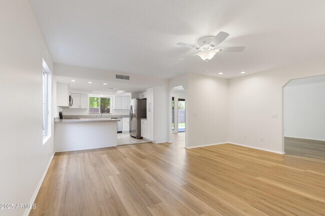 Building Photo - 417 W Mission Dr