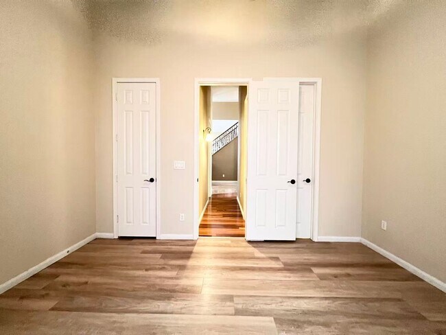 Building Photo - 2105 Eaglepath Cir