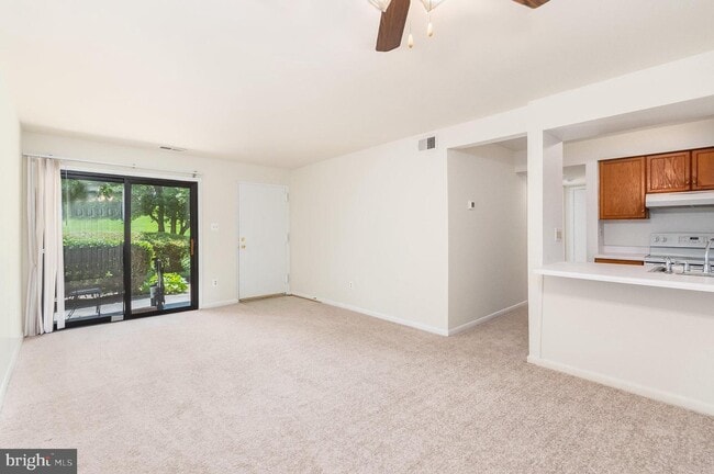 Building Photo - 5805 Royal Ridge Dr