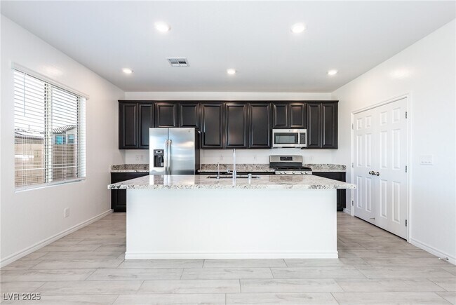 Building Photo - 8142 Skye Vineyard Dr