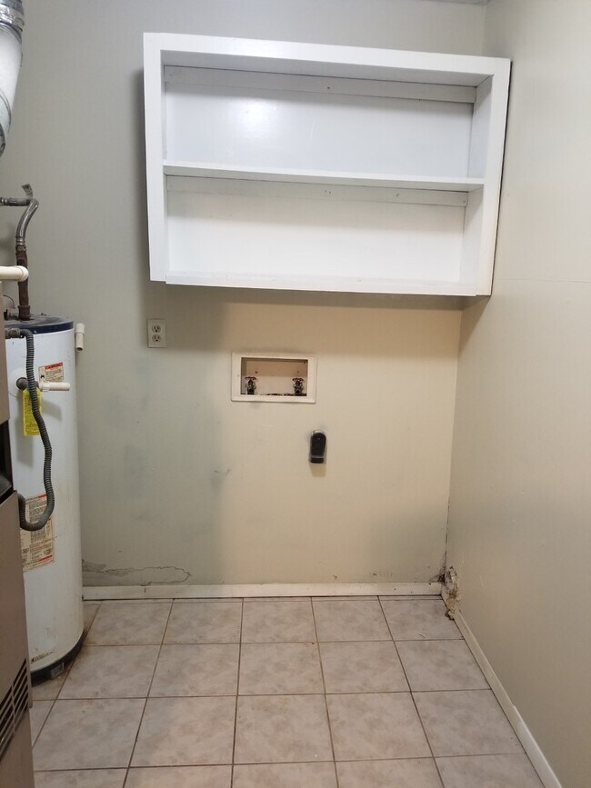 Building Photo - 1330 White Oak Dr